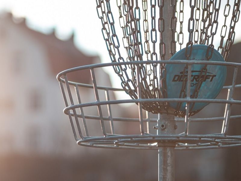 Ať to lítá! V Zastávce mají discgolfový park